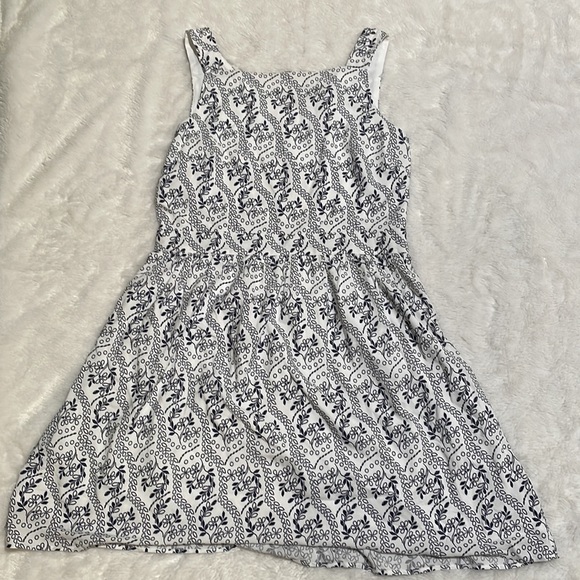LOFT Dresses & Skirts - LOFT Floral White/Blue Sleeveless Dress Size 12
